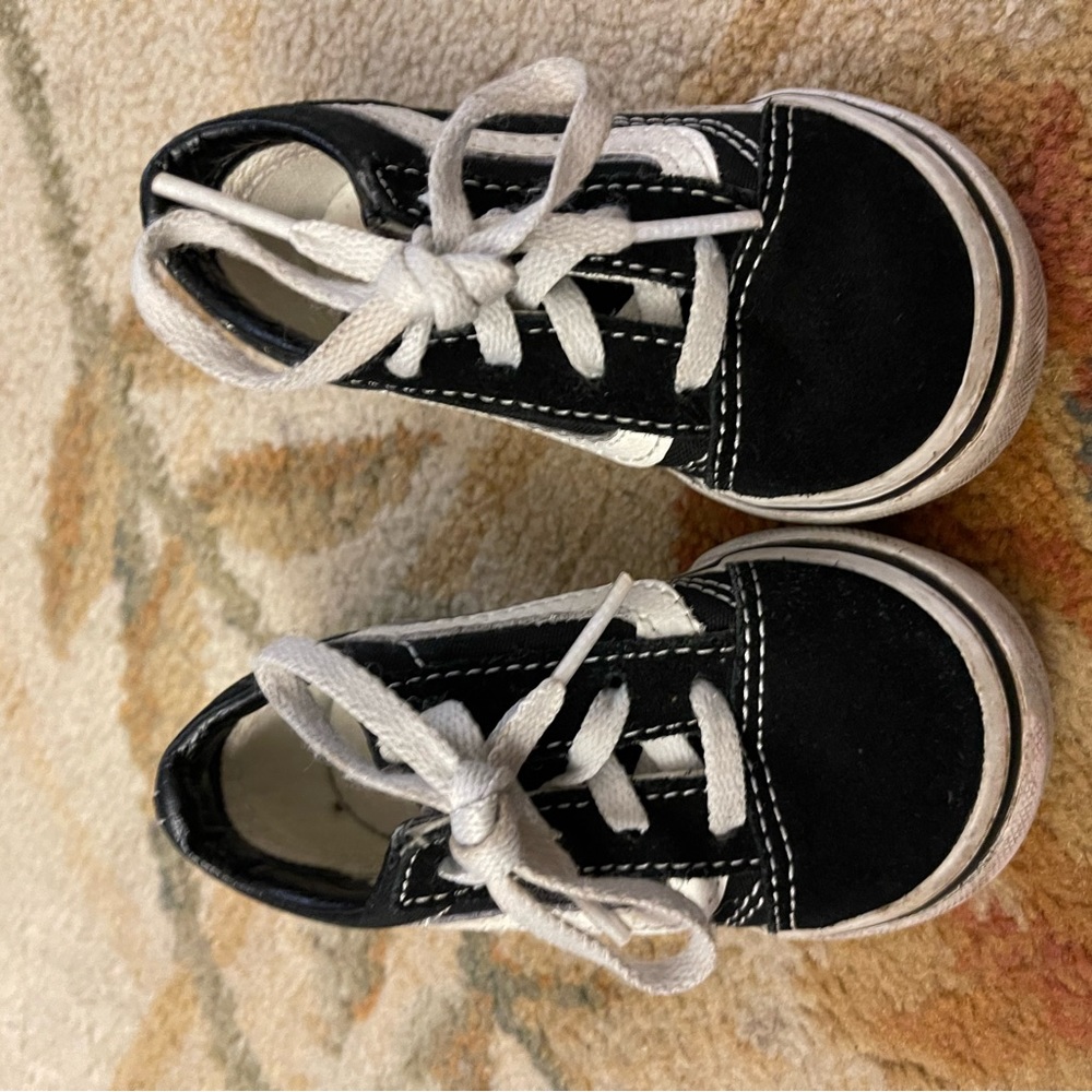 Baby black and white Vans